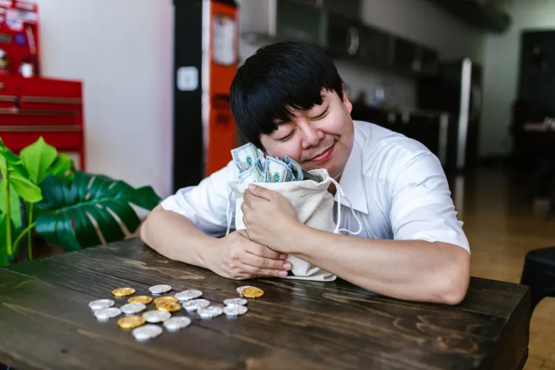 Bitcoin Hay Đô La Khi Đặt Cược? Gen Z Việt Kiều Đang Chọn Lối Đi Riêng
