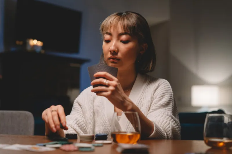 Não Bạn Đang Phản Bội Bạn: Những Cái Bẫy Tâm Lý Khiến Ví Tiền Cứ Vơi Dần