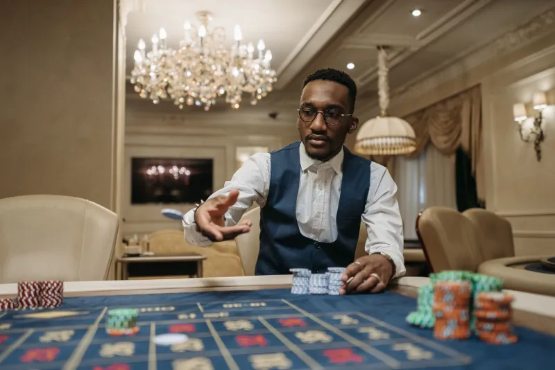 Vegas Hay Điện Thoại? Người Việt Kiều Đang Chọn Lại Từ Đầu